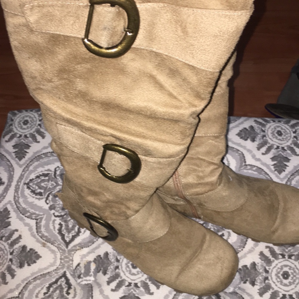 Beige boots